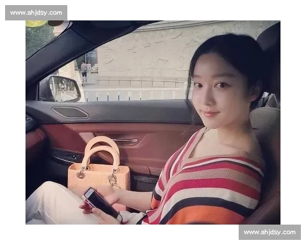 马龙妻子夏露太绝了!练普拉提成范本,俩娃妈状态惊艳