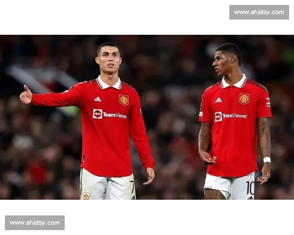 德比前夜插曲：拉什福德看曼联比赛，球迷刷屏红魔情怀